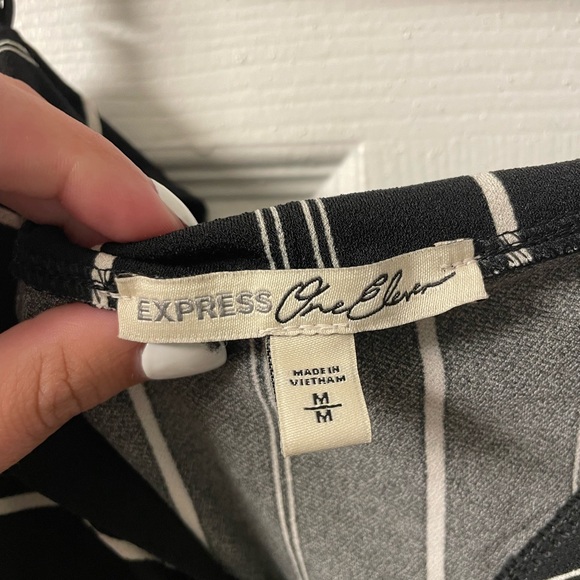 Express off the shoulder top - Picture 4 of 4